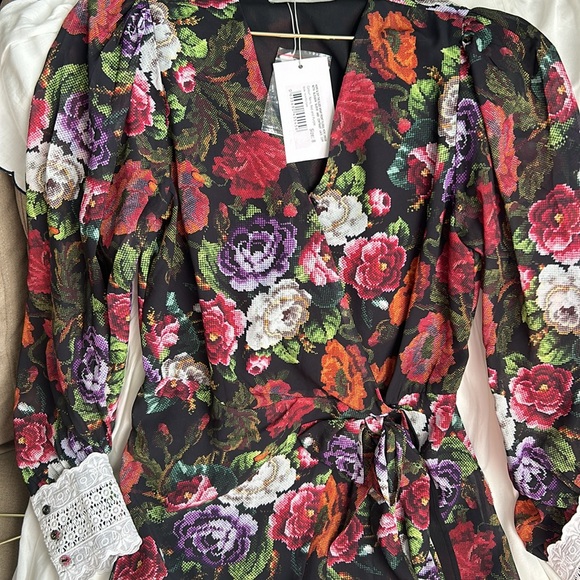 Floral Mini Dress With Blouson Sleeve And Contrast Lace Cuff - Picture 5 of 8